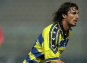 英雄联盟总决赛2025-意大利足球比赛中一名球员的突出表现