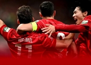 LOL决赛-包含激烈对抗演绎完美足球风暴，精彩连连的词条