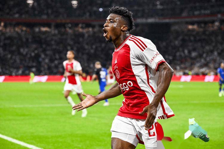 阿贾克斯逆袭巴黎，创造欧冠奇迹