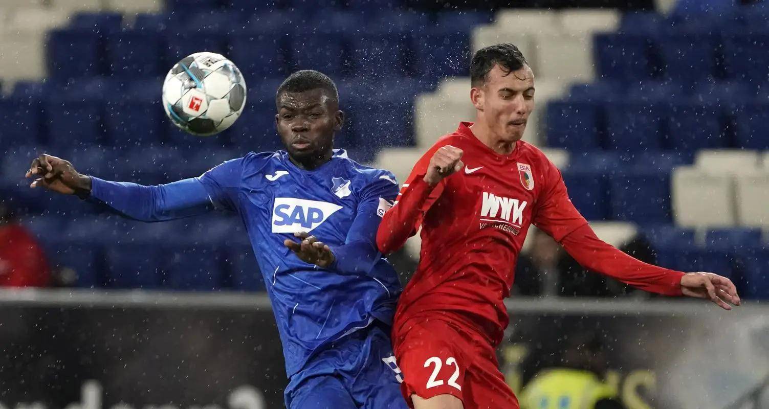 拜仁慕尼黑主场击败沙尔克,继续领跑德甲 拜仁慕尼黑主场击败沙尔克,继续领跑德甲