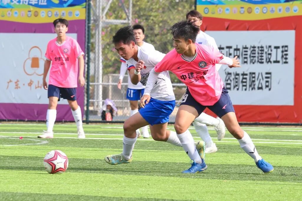 顶级足球锦标赛现场热烈,球队实力对决 顶级足球锦标赛现场热烈,球队实力对决