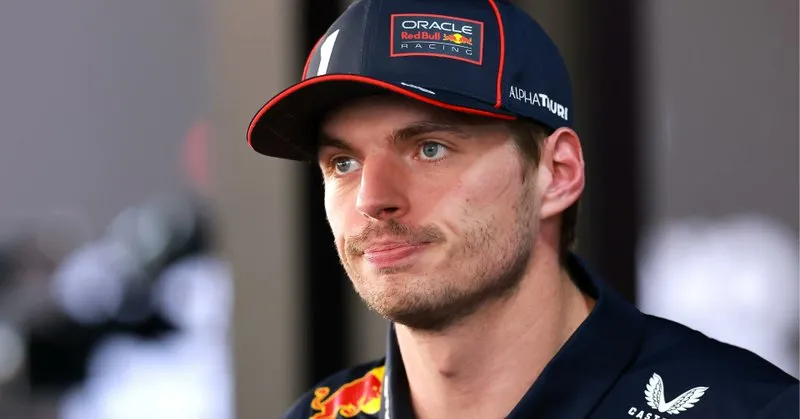 红牛车队鏖战阿斯顿马丁，维斯塔潘高光表现