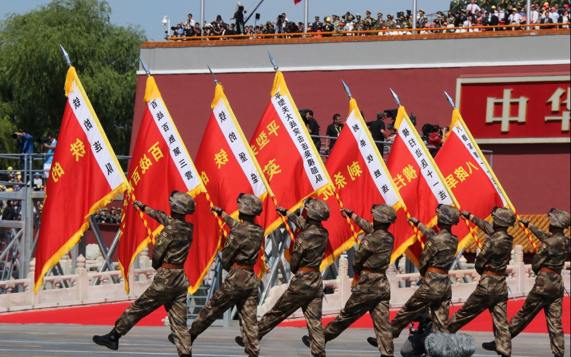 交织史诗的篮球之夜，雄鹿终结悬念，哈登拉开永恒差距